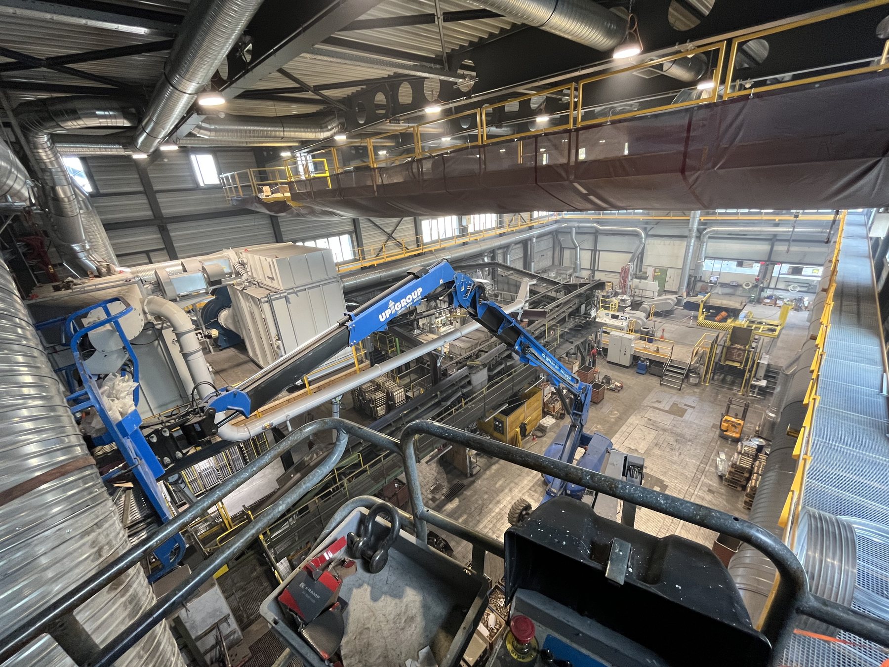 Industrieanlage mit Arbeitsbuehne